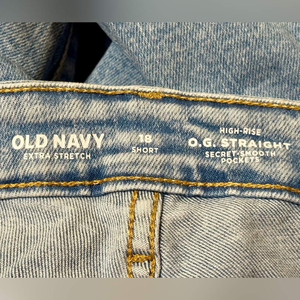 Old Navy O.G. Straight Hi-Rise Distressed Plus Size Jeans - Picture 2 of 6